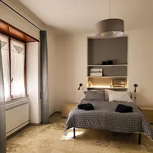 3-sisters-house.it-romehotels.com/